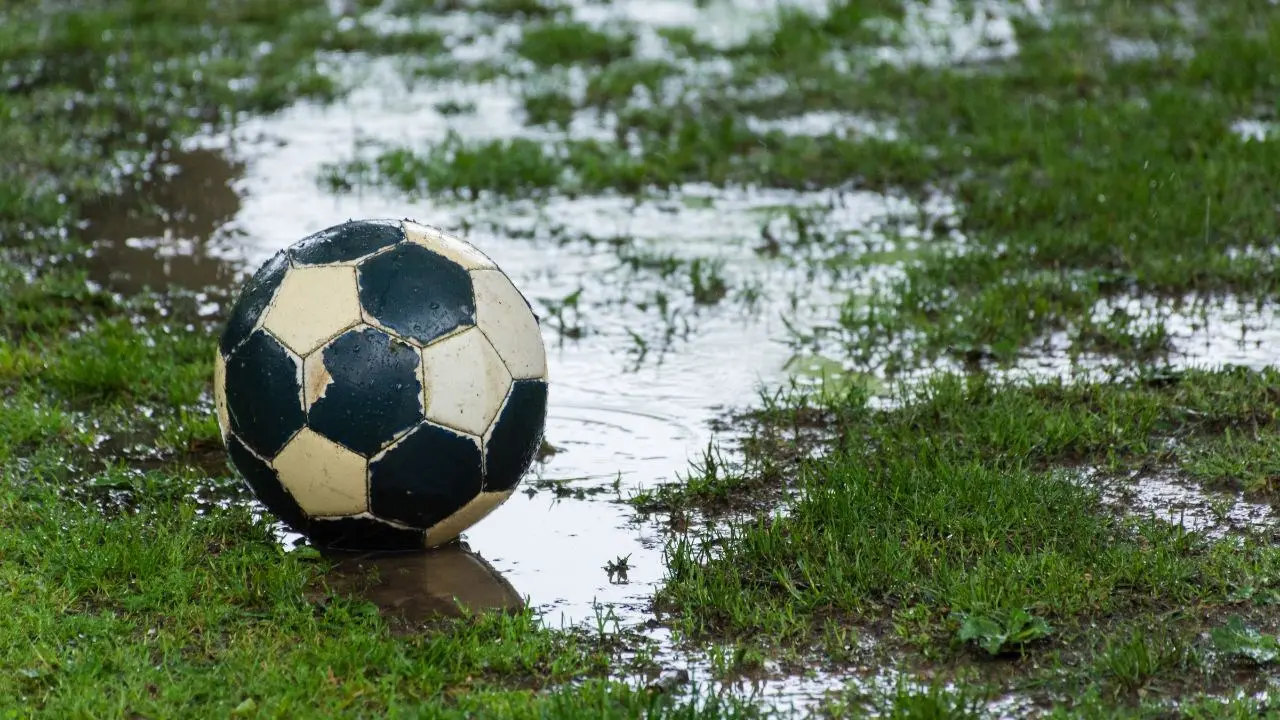 Nel campionato di Eccellenza non si gioca Reggioravagnese-Isola Capo Rizzuto. Ecco le partite rinviate per maltempo