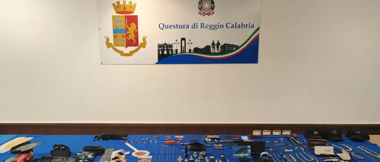 Reggio Calabria, sgominata una banda georgiana specializzata in furti in abitazione: rapinato anche un sacerdote
