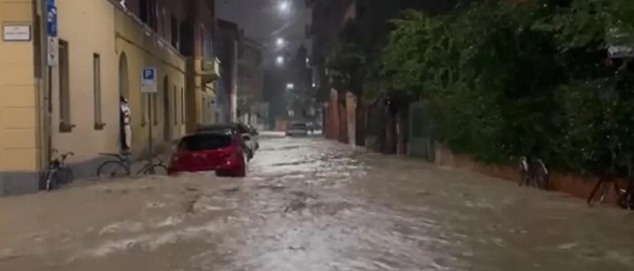 Emilia Romagna di nuovo sott’acqua: dopo Bologna l’alluvione colpisce Ravenna, Modena e Reggio. C’è un morto