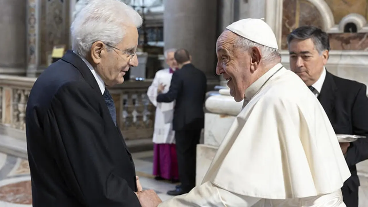 Papa Francesco proclama 14 nuovi Santi, alla messa in Piazza San Pietro anche il Presidente Mattarella