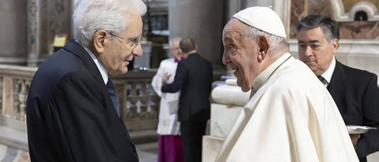 Papa Francesco proclama 14 nuovi Santi, alla messa in Piazza San Pietro anche il Presidente Mattarella
