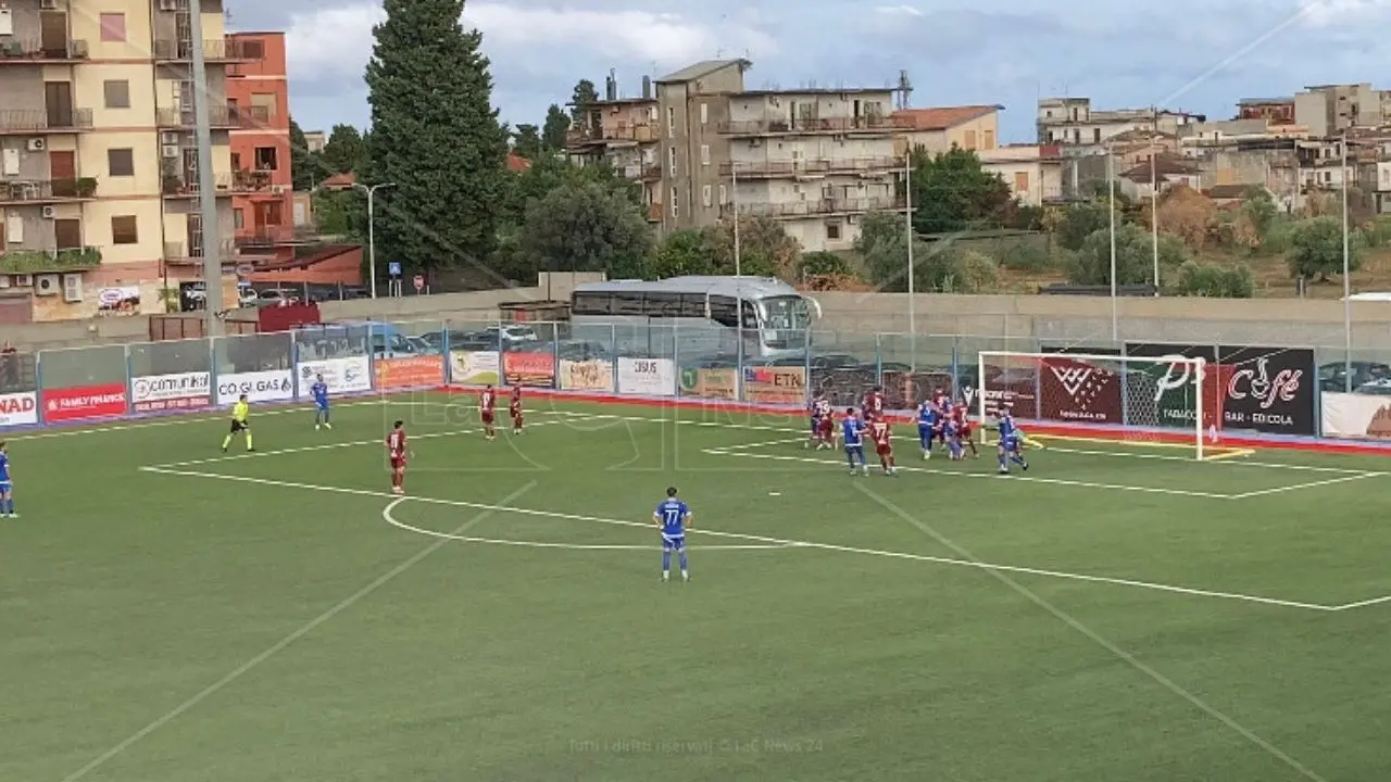 Serie D, il Locri abbatte la vice capolista Siracusa: al Macrì gli amaranto di Cozza vincono 2-0