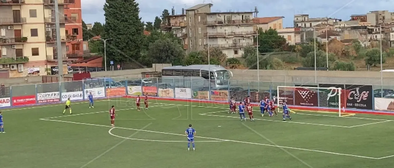 Serie D, il Locri abbatte la vice capolista Siracusa: al Macrì gli amaranto di Cozza vincono 2-0