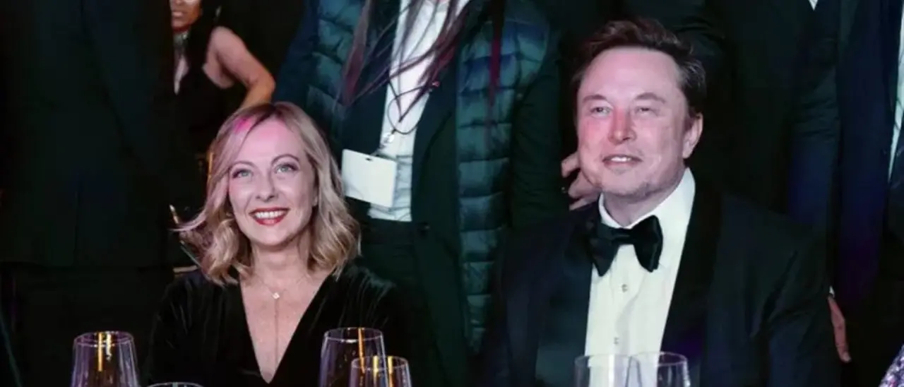 Dai satelliti alla politica: i retroscena di un accordo tra Elon Musk e il governo italiano per il controllo del web