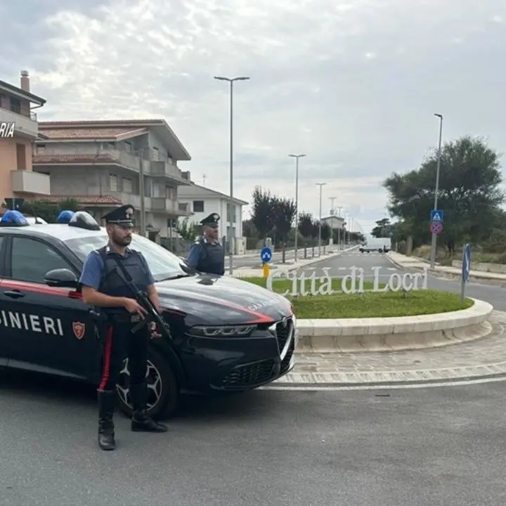 Furbetti del contatore elettrico scoperti a Locri: tre denunce dei carabinieri