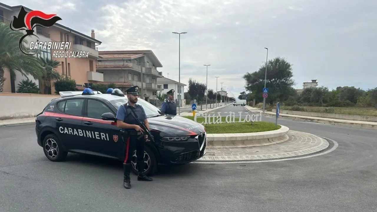 Furbetti del contatore elettrico scoperti a Locri: tre denunce dei carabinieri