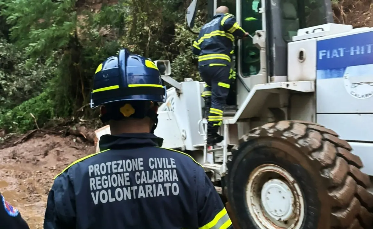 Protezione civile sui luoghi del nubifragio nel Lametino: inizia la conta dei danni per chiedere lo stato di emergenza