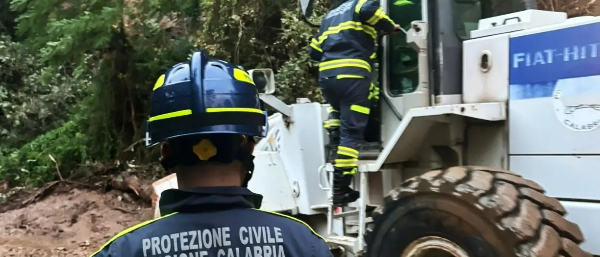 Protezione civile sui luoghi del nubifragio nel Lametino: inizia la conta dei danni per chiedere lo stato di emergenza