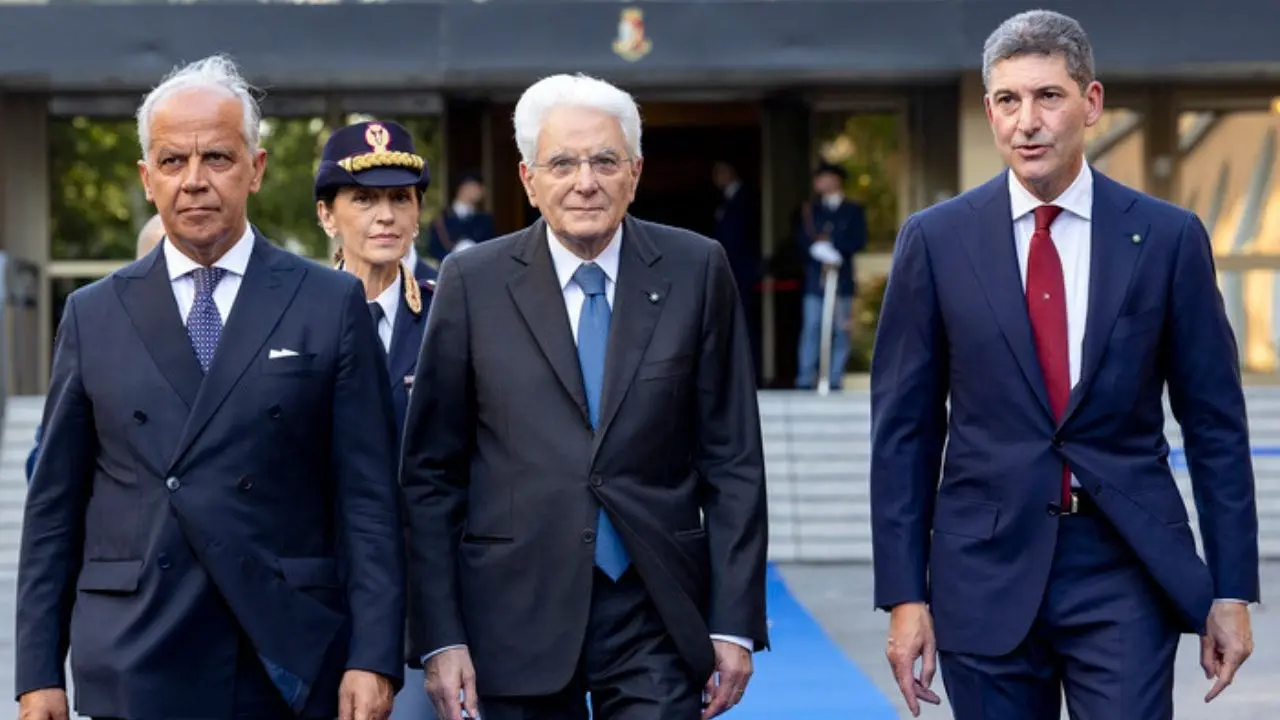 Accuse di razzismo del Consiglio d’Europa alla polizia italiana e ai politici. Mattarella: «Sono sbalordito per le critiche alle forze dell’ordine»