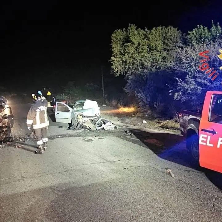 Incidente a Roggiano Gravina, muore un 23enne in uno scontro frontale tra due auto