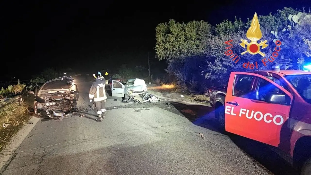 Incidente a Roggiano Gravina, muore un 23enne in uno scontro frontale tra due auto