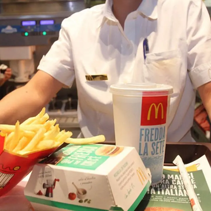 Allarme escherichia coli negli hamburger McDonald’s: 49 casi e un morto negli Stati Uniti
