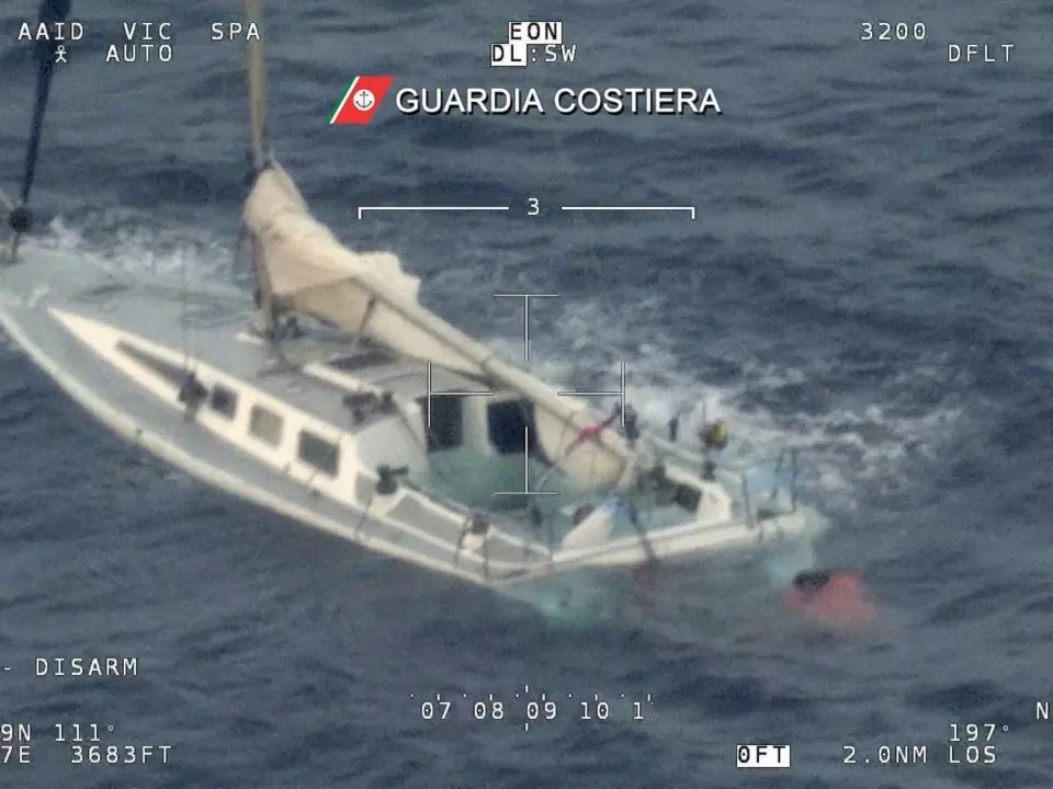 Le segnalazioni mai citate e i dubbi su Frontex, l’altra Cutro di cui nessuno parla: Report accende i riflettori sul naufragio di Roccella