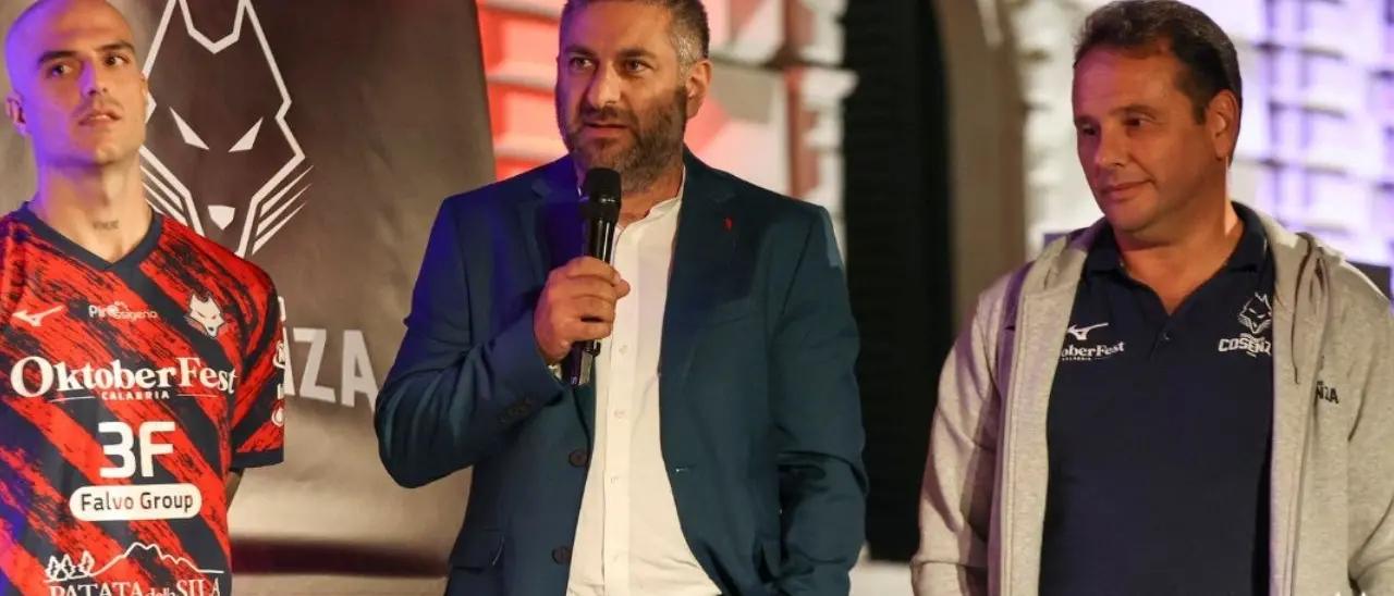 Calcio a 5, la Pirossigeno prepara la prima casalinga. Bossio ai tifosi: «Vi aspettiamo al PalaCosentia»