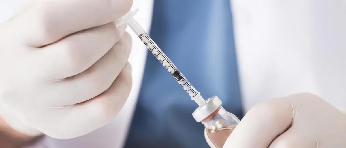 Vaccini anti Covid scaduti e falsificati, la Procura di Castrovillari apre un fascicolo: due indagati a Corigliano Rossano