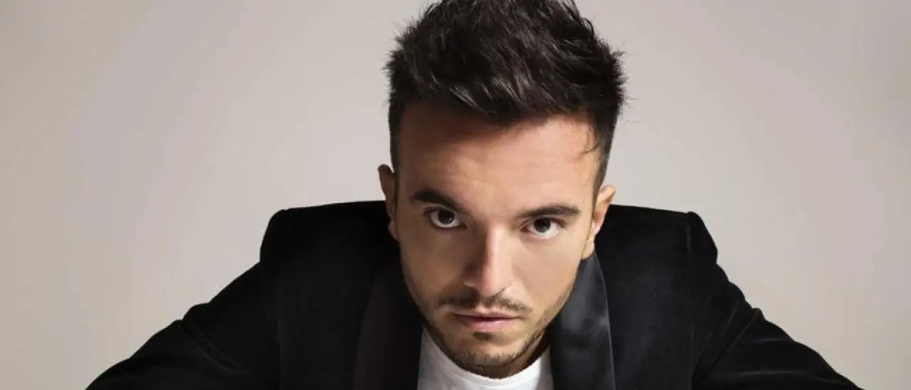 È tra i protagonisti del musical Mare Fuori, Andrea Sannino si racconta: «La cultura può redimere»