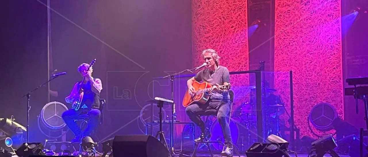 «Certe notti sei sveglio o non sarai sveglio mai …»: Ligabue infiamma il teatro Cilea di Reggio Calabria