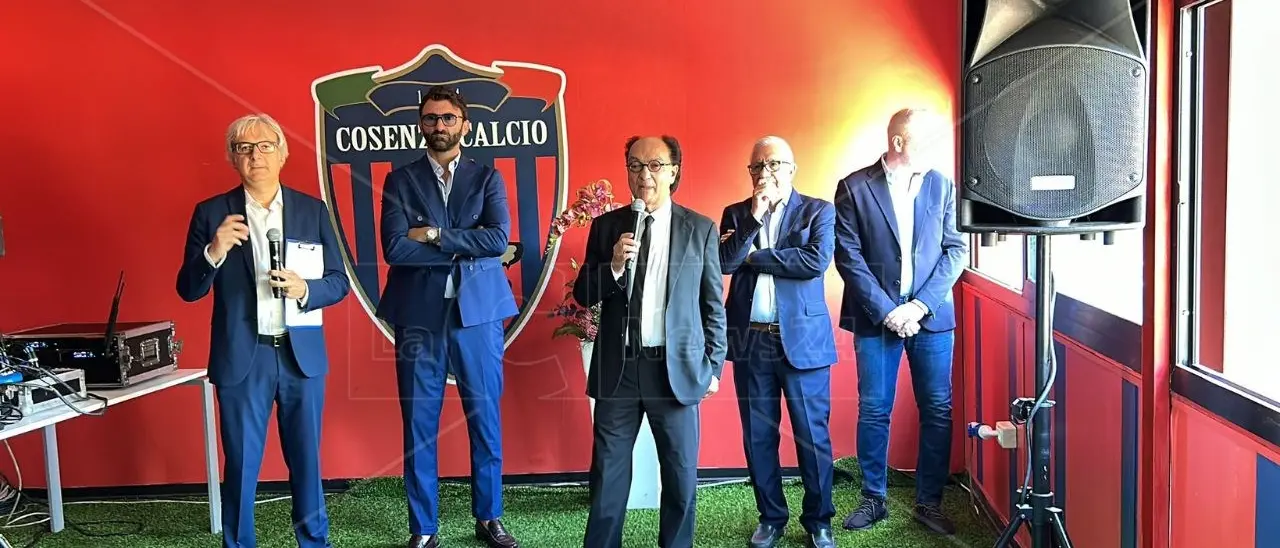 Cosenza Calcio, Guarascio a difesa del club: «La nostra storia è basata su correttezza e puntualità»