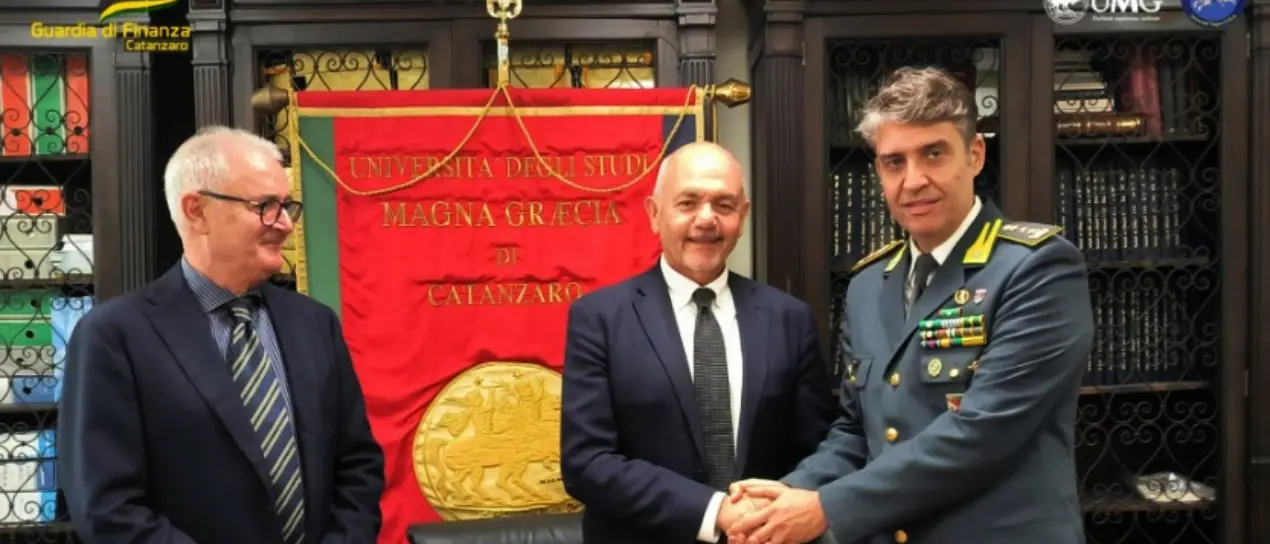 Borse di studio e alloggi universitari, accordo tra Guardia di finanza e l’ateneo Magna Graecia per contrastare l’illegalità