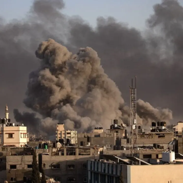 Guerra in Medio Oriente, raid notturno israeliano nel sud di Gaza: 23 morti a Khan Yunis