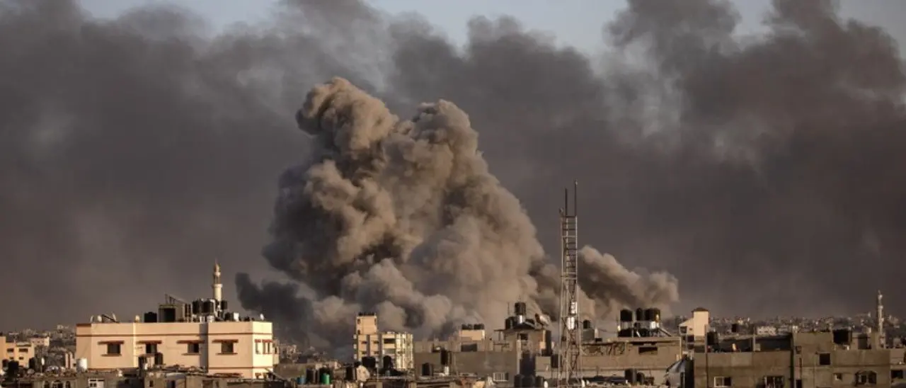 Guerra in Medio Oriente, raid notturno israeliano nel sud di Gaza: 23 morti a Khan Yunis