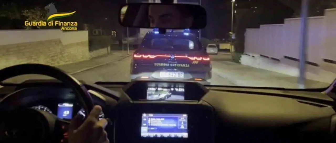 Frode fiscale internazionale per centinaia di milioni di euro, blitz in tutta Italia: sequestrata una banca abusiva cinese