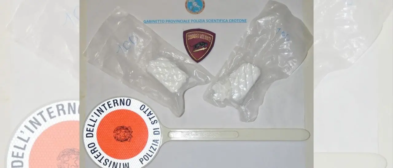 Crotone, rinvenuti e sequestrati due etti di cocaina nascosti in un canale di deflusso delle acque piovane