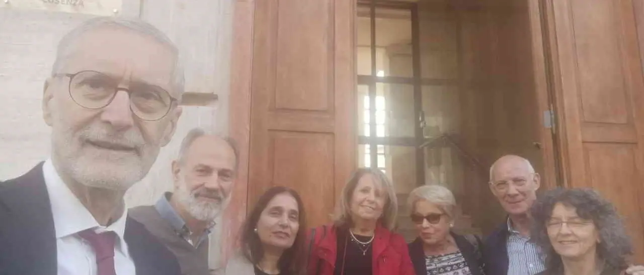 Ospedale di Castrovillari, dopo la protesta davanti all’Asp di Cosenza il comitato incontra il dg Graziano: «Non siamo soddisfatti»