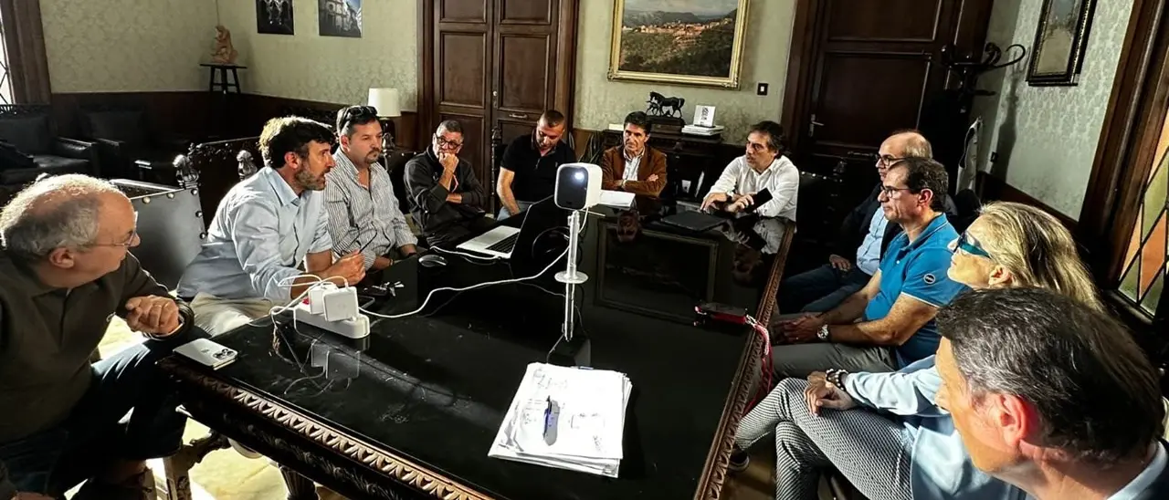 Acqua «lievemente contaminata» e non potabile a Catanzaro, riunione urgente in Comune: ecco le misure messe in campo