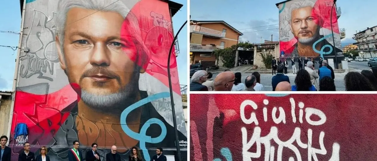 A Polistena l’inaugurazione del murale dedicato ad Assange scatena la bufera. L’opposizione tuona: «Un’offesa alla città»