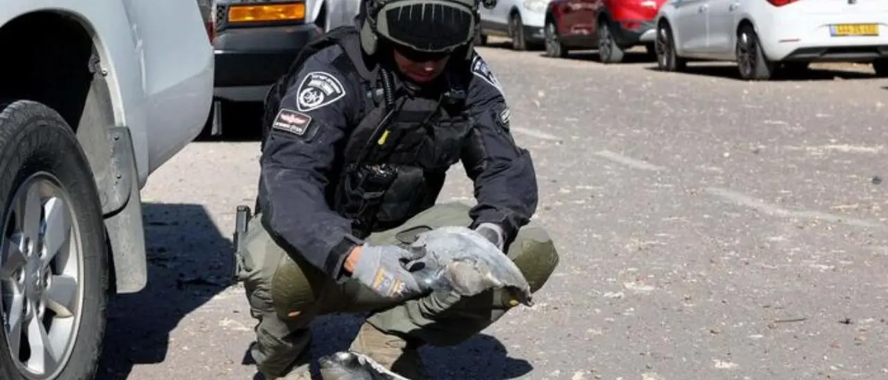 Attentato in Israele, camion contro i passanti alla fermata di un bus a Tel Aviv: oltre 40 feriti