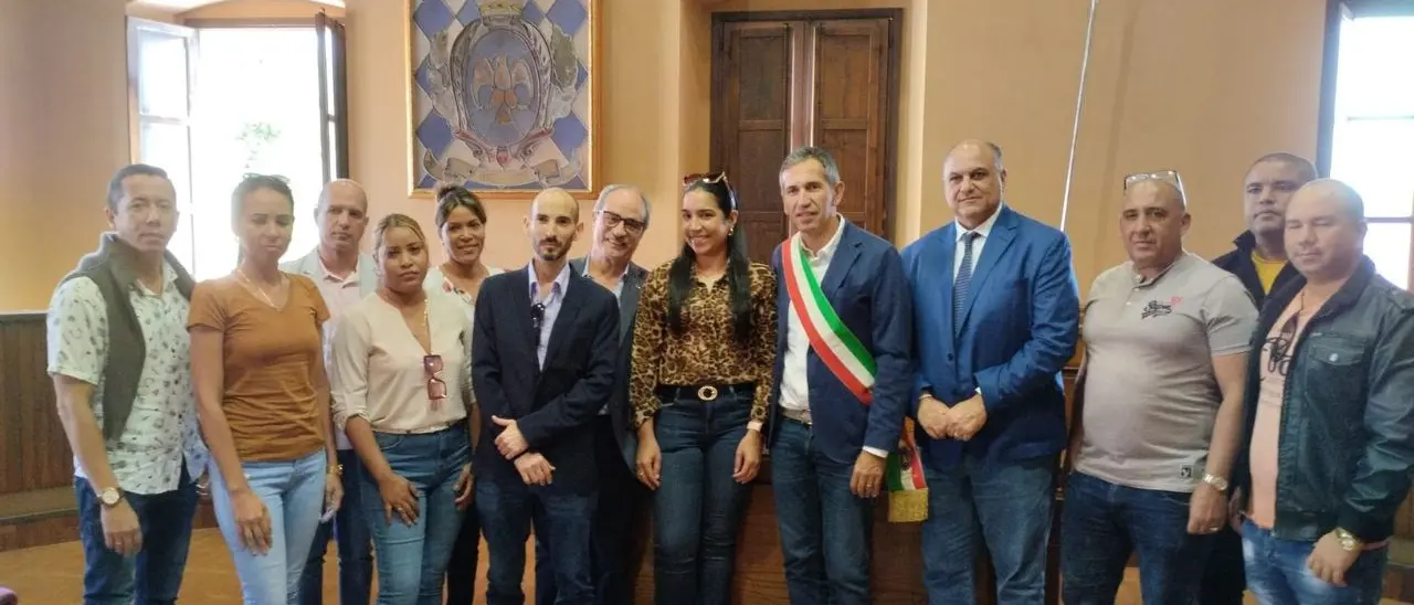 La carica dei cubani al capezzale della sanità calabrese: 8 nuovi medici a Locri. E altri 18 in arrivo a Lamezia e Soverato