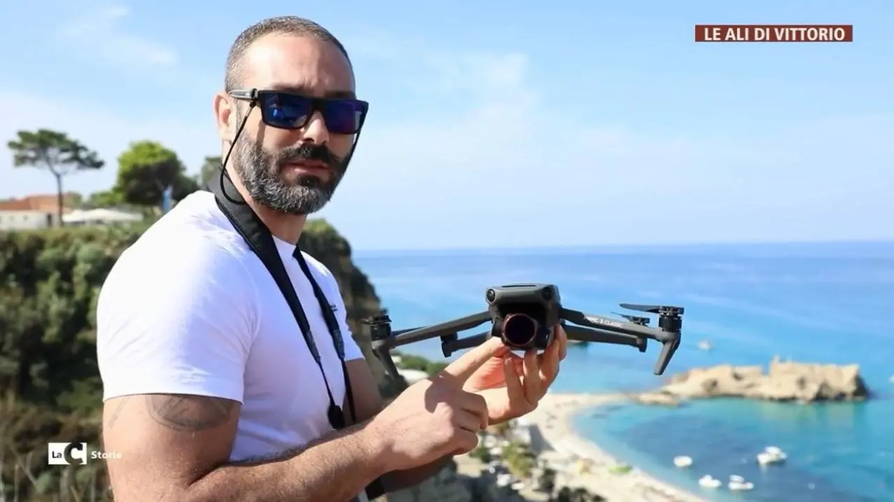 Un tuffo cambiò per sempre la sua vita, ora Vittorio dalla sua carrozzina esplora il mondo: «Ho raggiunto i miei obiettivi, mai arrendersi»