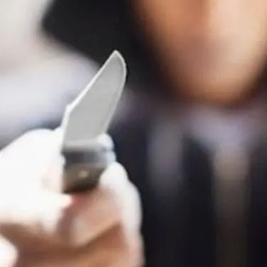 Aggressione a Sibari, 33enne accoltellato nei pressi di un bar: indagini in corso