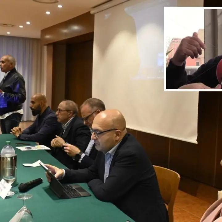 Il convegno del Pd finisce in rissa, Iacucci a Oliverio: «Ti ho fatto da servo per 15 anni». E lui: «Così prendevi appunti»