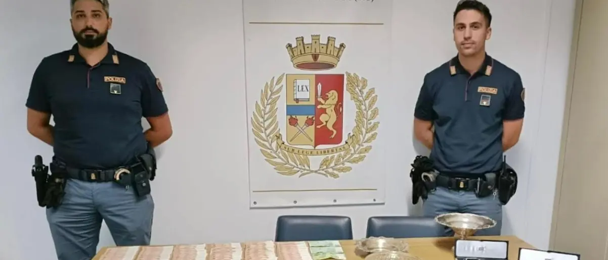 Villa San Giovanni, in auto con gioielli e pezzi di argenteria rubati: fermata una coppia