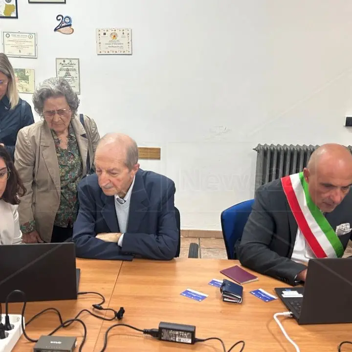 Acri, inaugurato il Punto Digitale Facile: supporto ai cittadini in difficoltà nell’uso della tecnologia