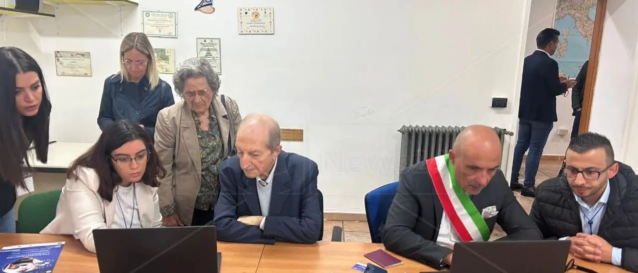 Acri, inaugurato il Punto Digitale Facile: supporto ai cittadini in difficoltà nell’uso della tecnologia
