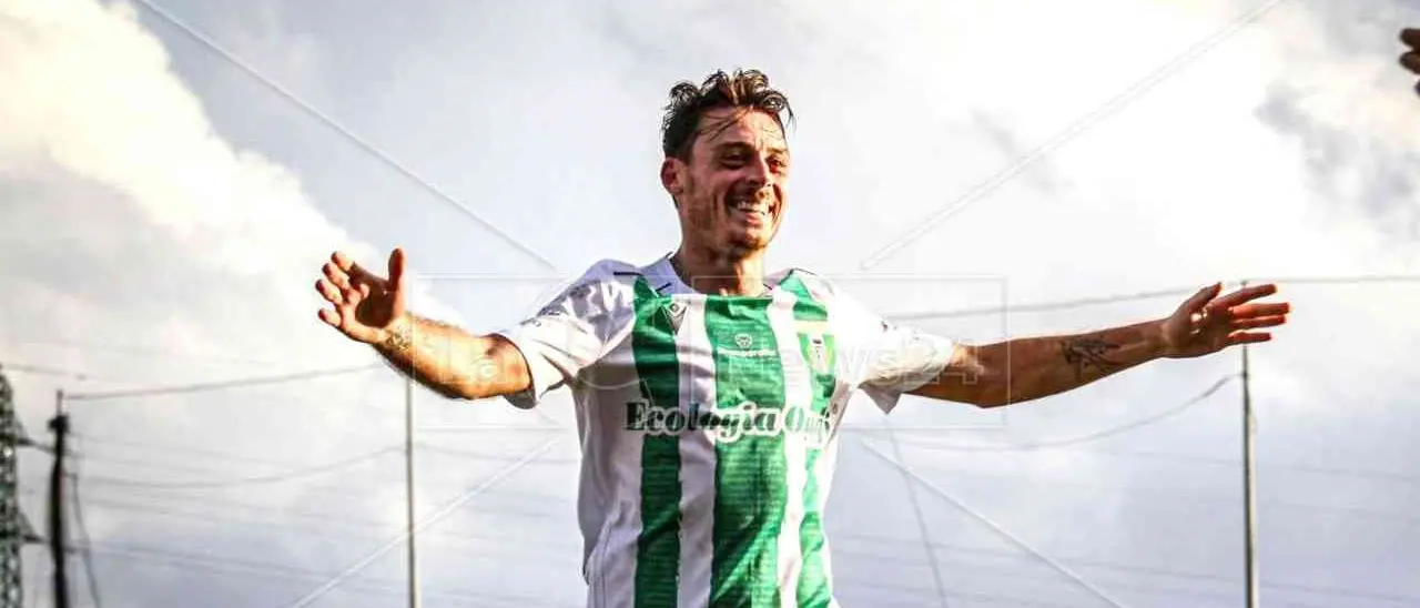 Il trequartista Marco Condemi entusiasma la blasonata piazza della Vigor Lamezia: «Spero di vincere e convincere»