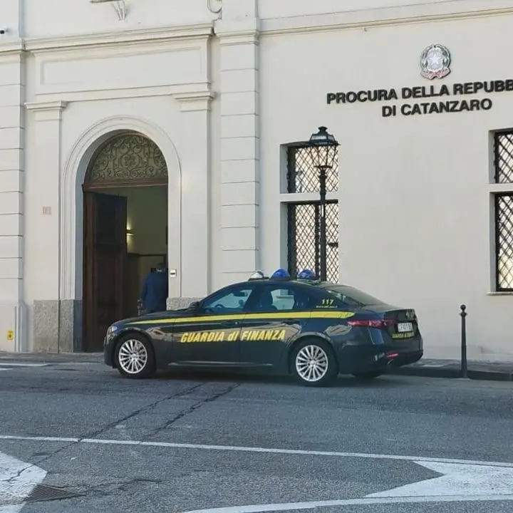 «Mi sono staccato una falangetta in macelleria ma ho dovuto dire di essermi fatto male a casa»: i soprusi nei supermercati di Catanzaro