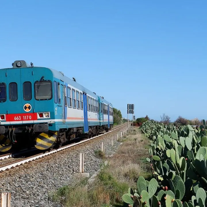 Ferrovia Ionica ferma al palo: lavori di elettrificazione in ritardo (per il momento) di sette anni. Tavernise: «Intervenga la Regione»