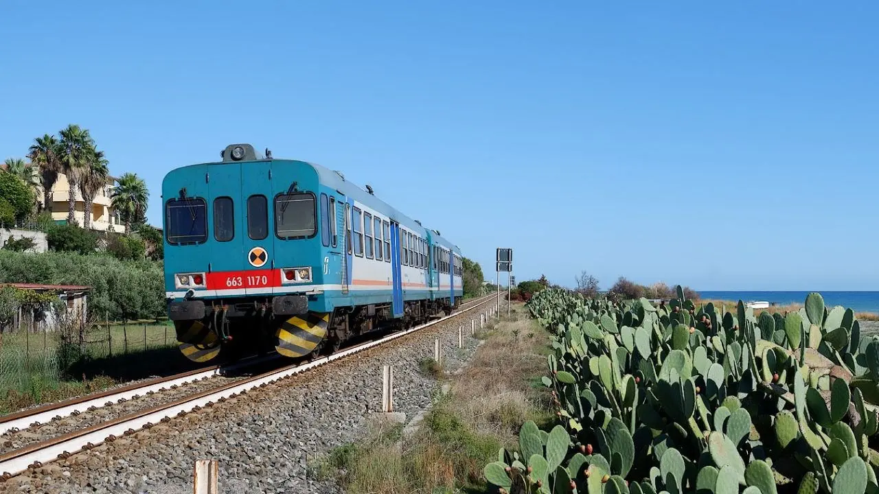 Ferrovia Ionica ferma al palo: lavori di elettrificazione in ritardo (per il momento) di sette anni. Tavernise: «Intervenga la Regione»