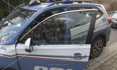 Cosenza, rubano un’auto in via Popilia: arrestati dalla polizia dopo un inseguimento