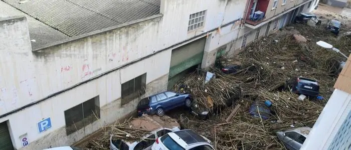 Spagna in ginocchio per il maltempo: oltre 60 i morti a Valencia, ci sono anche dispersi
