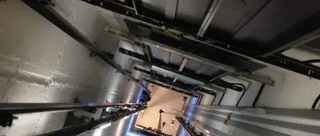 Operaio muore mentre ripara un ascensore all’interno di un condominio, tragedia a Locri