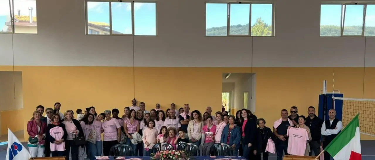 Tumore al seno, il Comune di Vallefiorita aderisce al mese della prevenzione: «La conoscenza salva la vita»