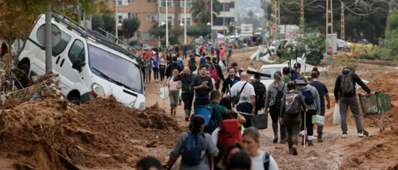 Alluvione in Spagna, oltre 200 vittime. Arrestate 50 persone per i saccheggi nelle aree devastate dalle inondazioni