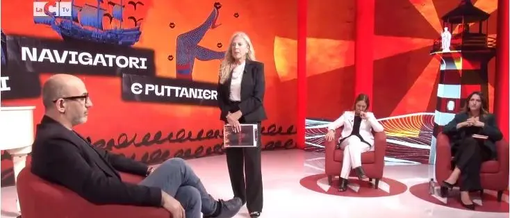 Santi, navigatori e... mandrilli in crisi d’identità: Perfidia è l’arena dove ironia e verità si battono sul ring