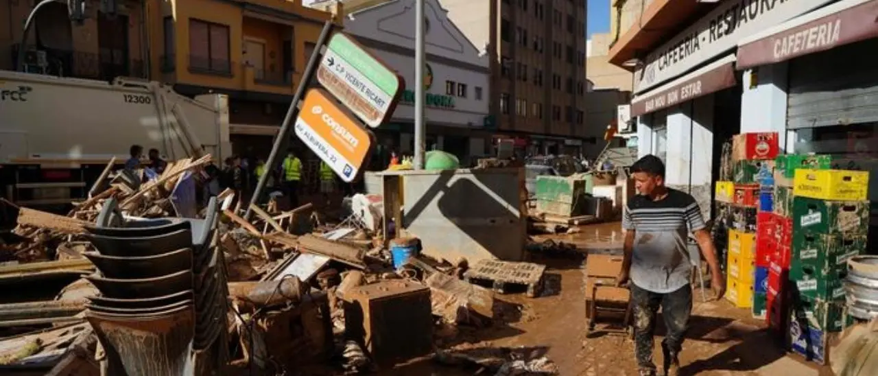 Alluvione in Spagna, 213 i morti mentre continuano le ricerche al centro commerciale di Aldaya. Ed è di nuovo allerta maltempo