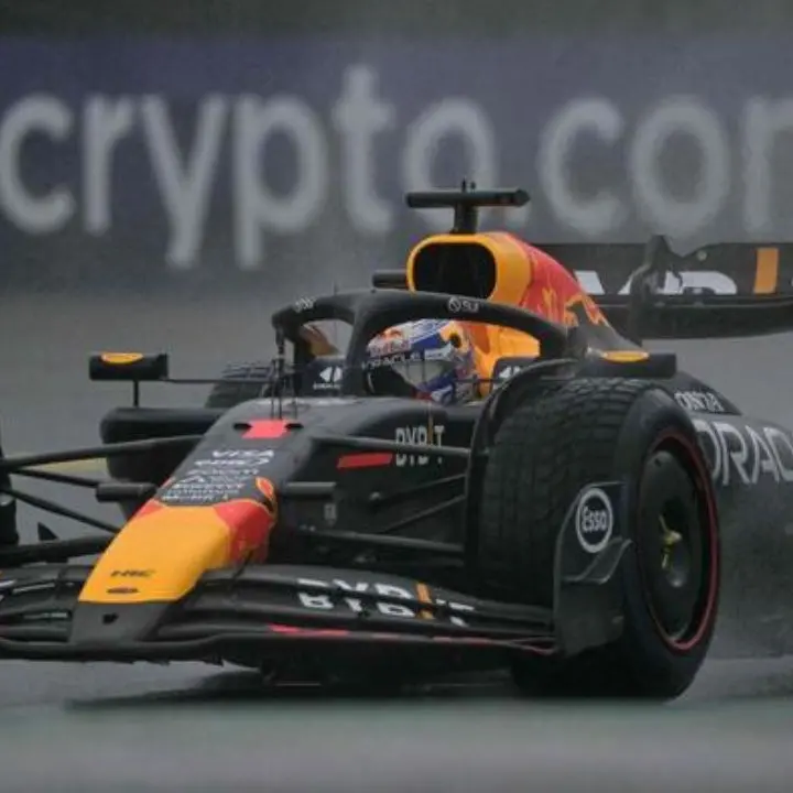 Formula uno, Verstappen vince in Brasile sotto la pioggia e vede il titolo mondiale